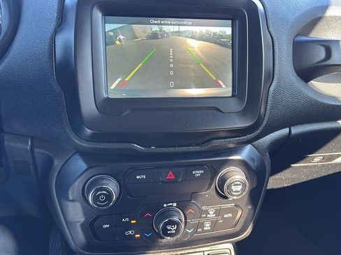 Used 2019 Jeep Renegade Latitude AWD/4WD image 21