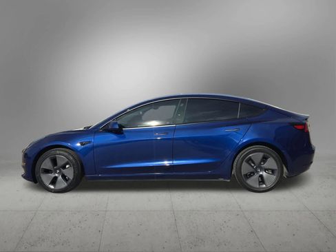 Used 2023 Tesla Model 3 Standard Range image 3