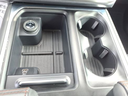 Used 2025 Ford Expedition Active image 13