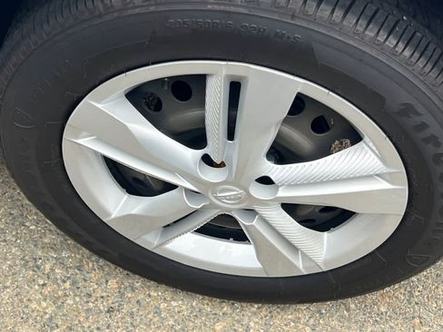 Used 2024 Nissan Kicks S image 17