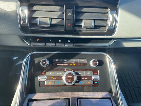Used 2018 Lincoln Navigator Reserve w/ Technology Package image 26