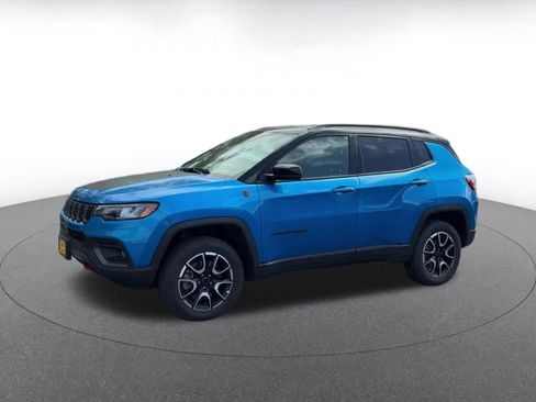 Used 2025 Jeep Compass Trailhawk image 8