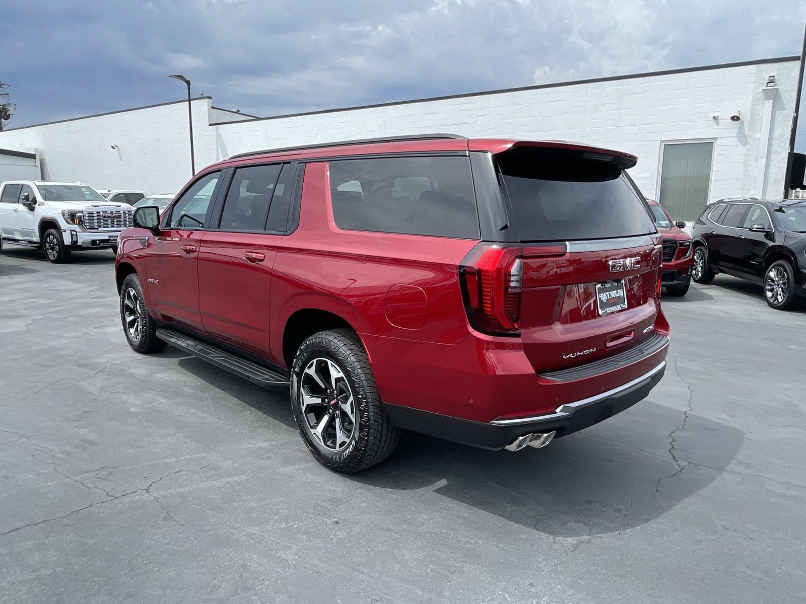 New 2026 GMC Yukon XL AT4 AWD/4WD image 7