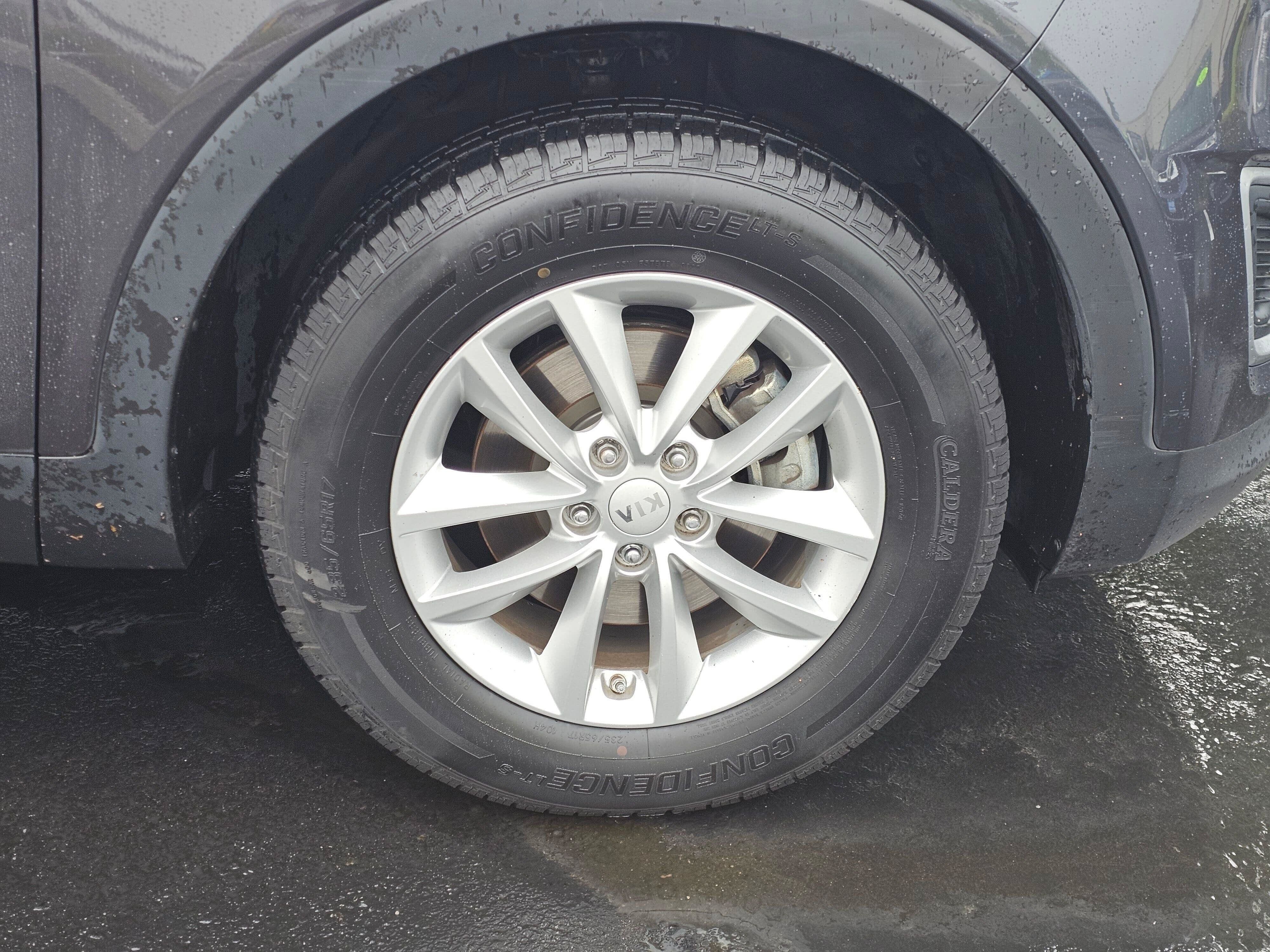 Used 2017 Kia Sorento FWD image 9