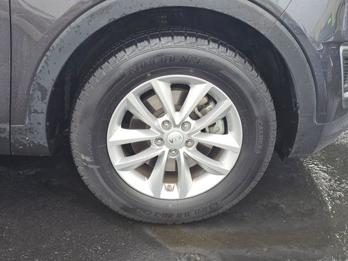 Used 2017 Kia Sorento FWD image 9