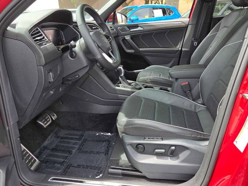 Used 2024 Volkswagen Tiguan SEL R-Line image 7