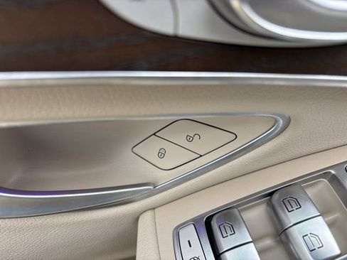 Used 2021 Mercedes-Benz GLC 300 4MATIC image 23