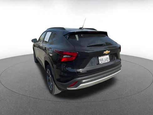 Used 2025 Chevrolet Trax LT image 11