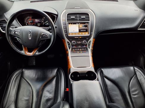 Used 2018 Lincoln MKX Select w/ Select Plus Package FWD image 4