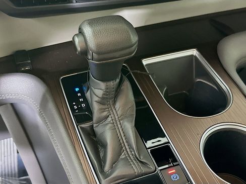 Used 2021 Toyota Sienna LE image 21