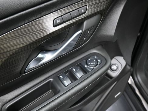 Certified 2024 GMC Terrain SLT w/ Infotainment Package II image 11