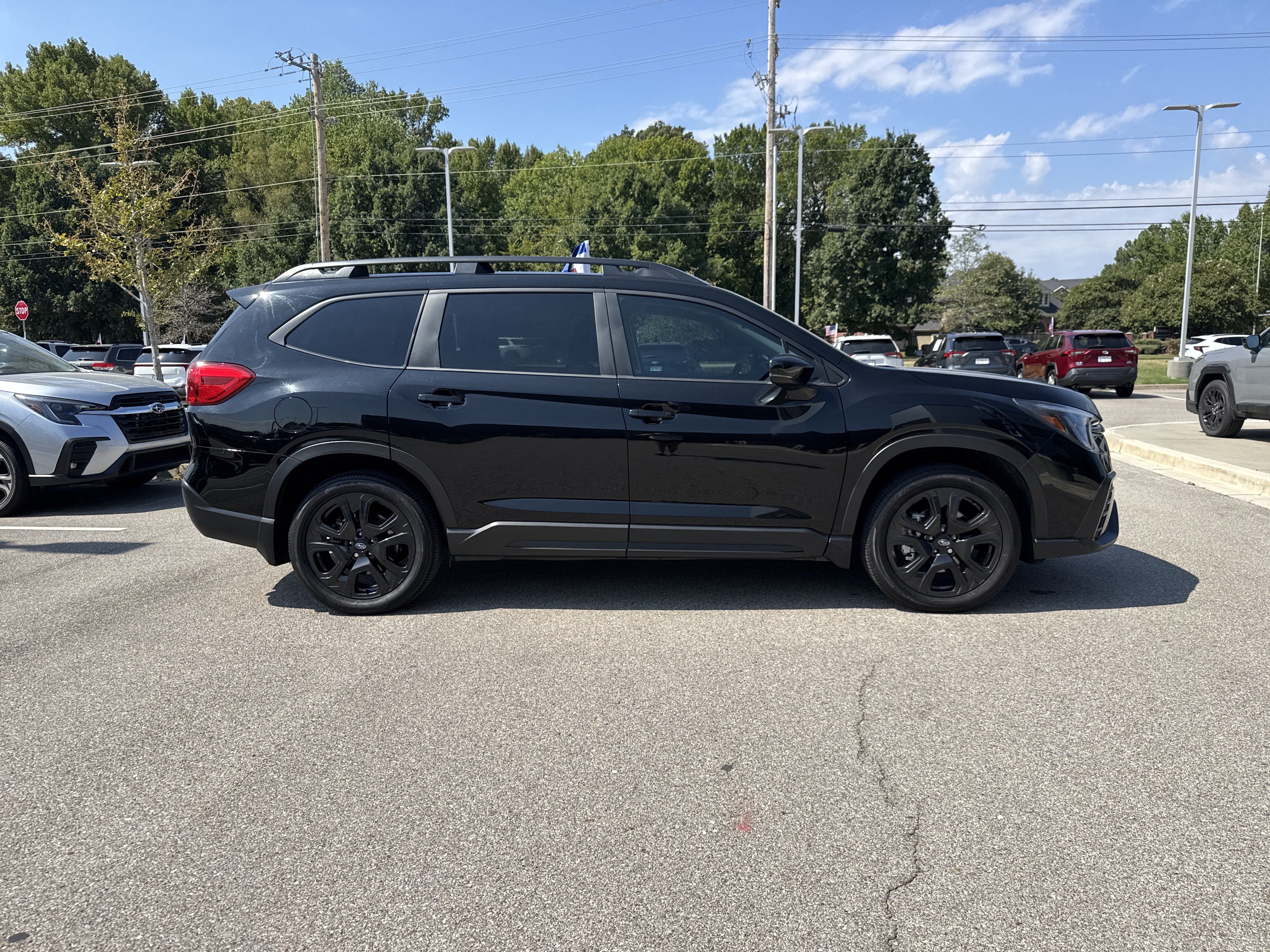 Used 2025 Subaru Ascent Onyx Edition w/ Onyx Package AWD/4WD image 2