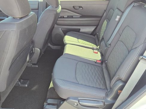 Used 2025 Nissan Pathfinder SV AWD/4WD image 18
