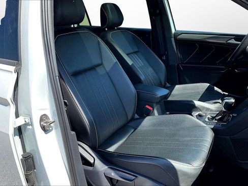 Used 2022 Volkswagen Tiguan SE R-Line image 7