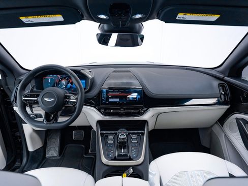 Used 2025 Aston Martin DBX 707 image 19