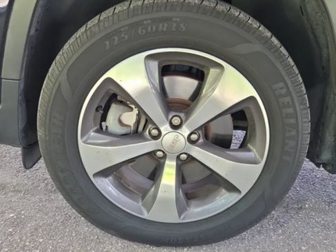 Used 2020 Jeep Cherokee Limited AWD/4WD image 6
