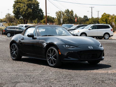 Used 2025 MAZDA MX-5 Miata Grand Touring w/ Weather Package RWD image 3