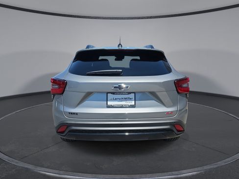 New 2026 Chevrolet Trax RS w/ Sunroof Package FWD image 7