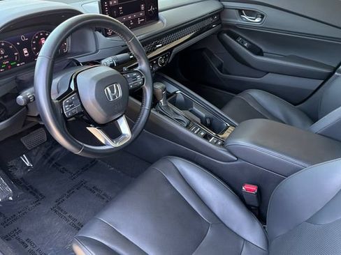 Used 2023 Honda Accord Touring image 11