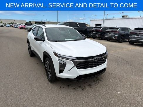 Certified 2025 Chevrolet Trax RS w/ Driver Confidence Package FWD image 6
