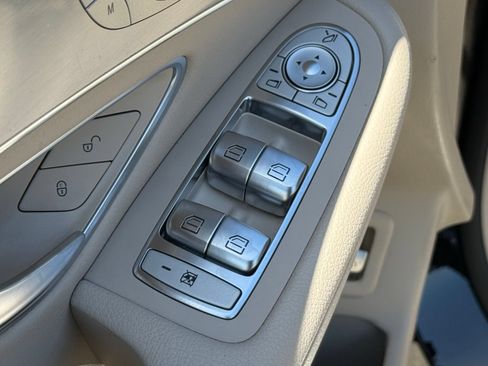 Used 2021 Mercedes-Benz GLC 300 image 25