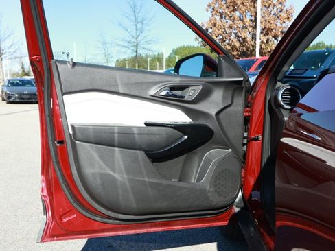 Used 2025 Chevrolet Trax LT image 20