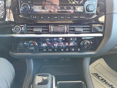 Used 2022 Nissan Pathfinder SL AWD/4WD image 13
