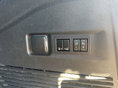 Used 2023 GMC Yukon XL SLT w/ SLT Premium Package image 32