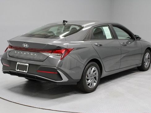 Used 2024 Hyundai Elantra SEL FWD image 13