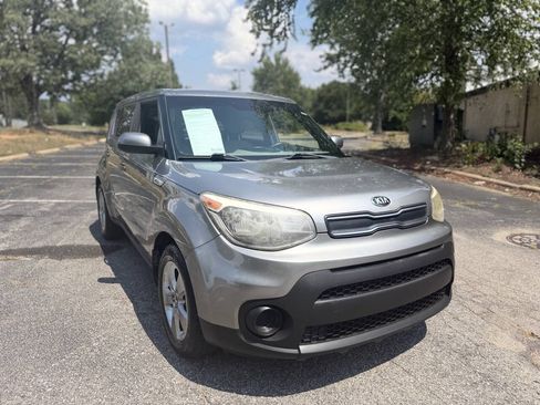 Used 2017 Kia Soul FWD image 3