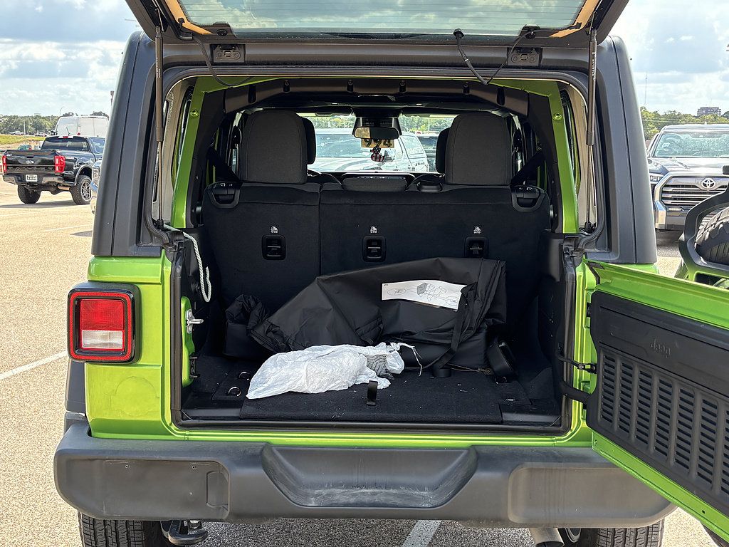Used 2025 Jeep Wrangler Unlimited Sport AWD/4WD image 7