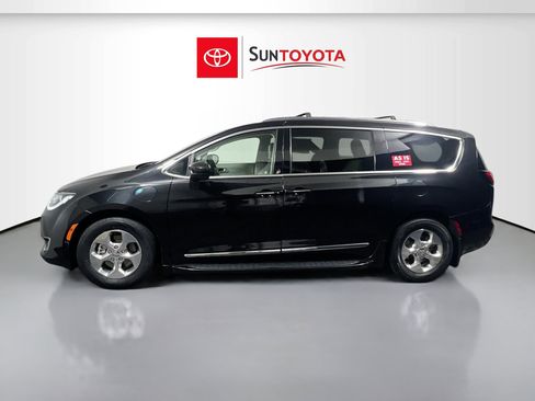 Used 2020 Chrysler Pacifica Touring-L w/ Premium Audio Group image 7