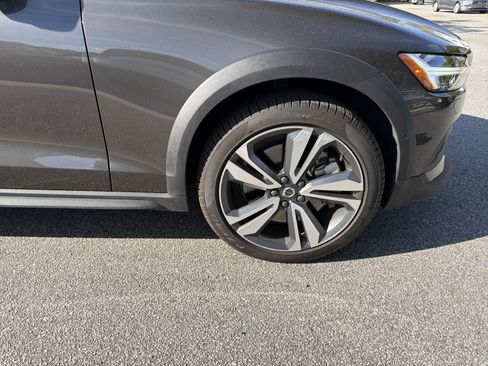 Certified 2025 Volvo V60 B5 Cross Country Plus image 13