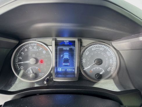 Used 2022 Toyota Tacoma TRD Sport w/ Technology Package image 18