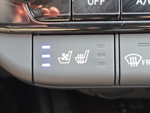 Used 2022 Hyundai Elantra Limited FWD image 5