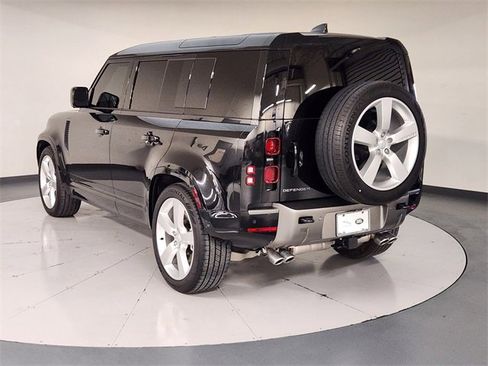 Used 2025 Land Rover Defender 110 X-Dynamic SE image 6