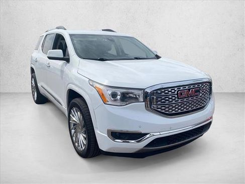 Used 2019 GMC Acadia Denali w/ Technology Package FWD image 3