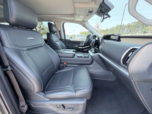 Used 2025 Ford Expedition Platinum AWD/4WD image 25