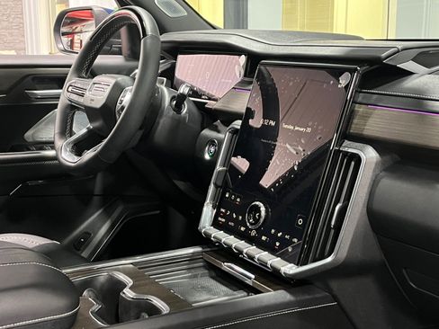 Certified 2025 GMC Acadia Denali w/ Super Cruise Package image 10