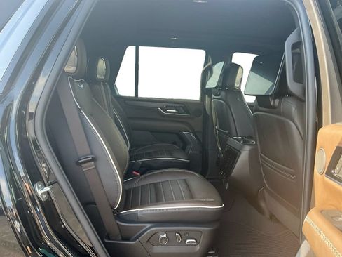 Used 2025 GMC Yukon Denali Ultimate AWD/4WD image 23