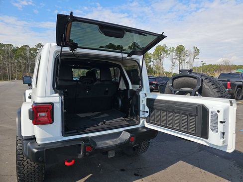 Used 2021 Jeep Wrangler Unlimited Rubicon w/ Xtreme Recon 35" Tire Package image 17