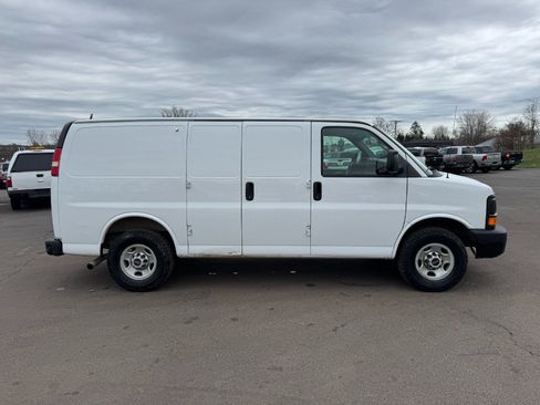 Used 2015 GMC Savana 2500 image 6