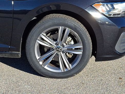 Used 2024 Volkswagen Jetta SE image 8