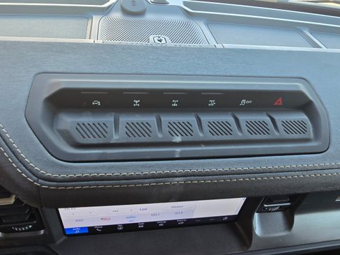 Used 2025 Ford Bronco Badlands AWD/4WD image 17