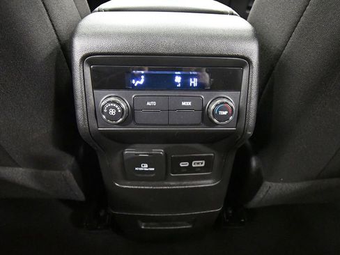 Used 2023 GMC Acadia SLE w/ Driver Convenience Package image 15