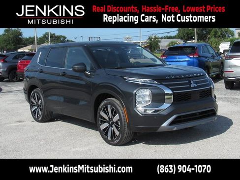 New 2025 Mitsubishi Outlander SE image 1