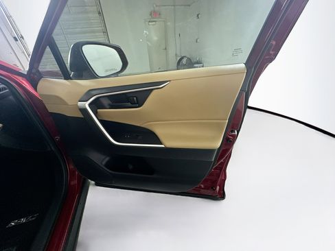 Used 2021 Toyota RAV4 LE image 30