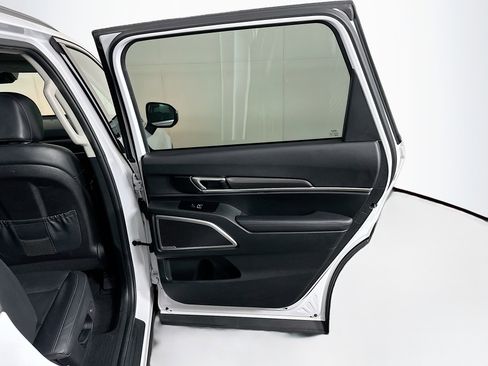 Used 2025 Kia Telluride S image 33