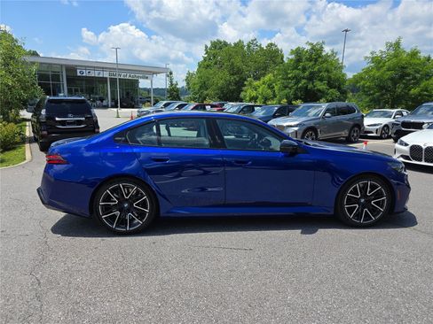 Used 2026 BMW M5 w/ Executive Package AWD/4WD image 2