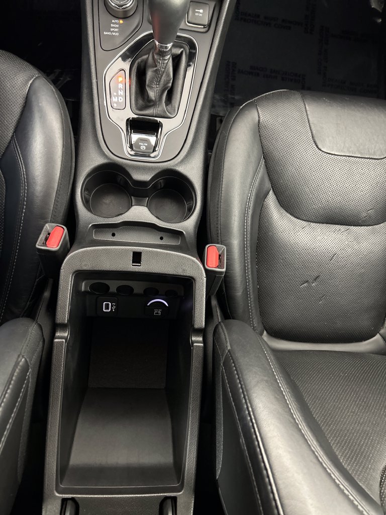 Used 2019 Jeep Cherokee Limited AWD/4WD image 16